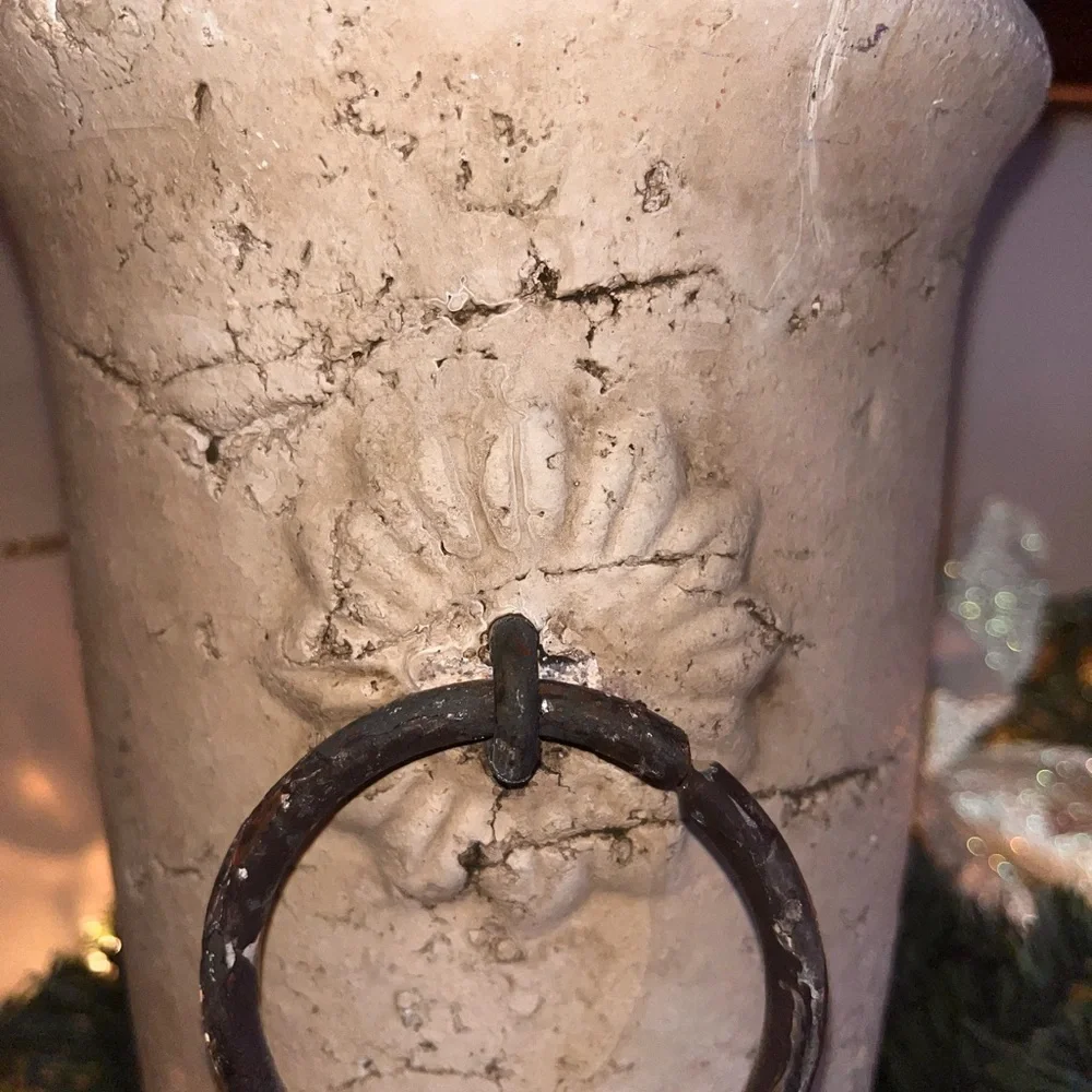 N/A decorative urn